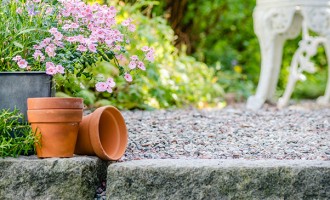 4 ejemplos de cómo puedes decorar tu jardín para que sea bonito y muy práctico