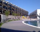 Disfruta de la playa y la piscina en Residencial Neo Mediterráneo